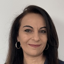 Fachangestellte Arzu Gayretli